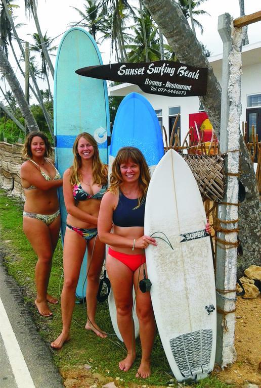 Sunset Surfing Beach Resort 마타라 외부 사진