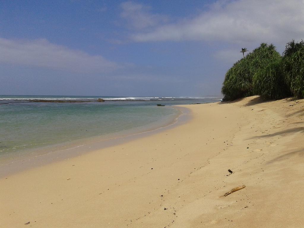 Sunset Surfing Beach Resort 마타라 외부 사진