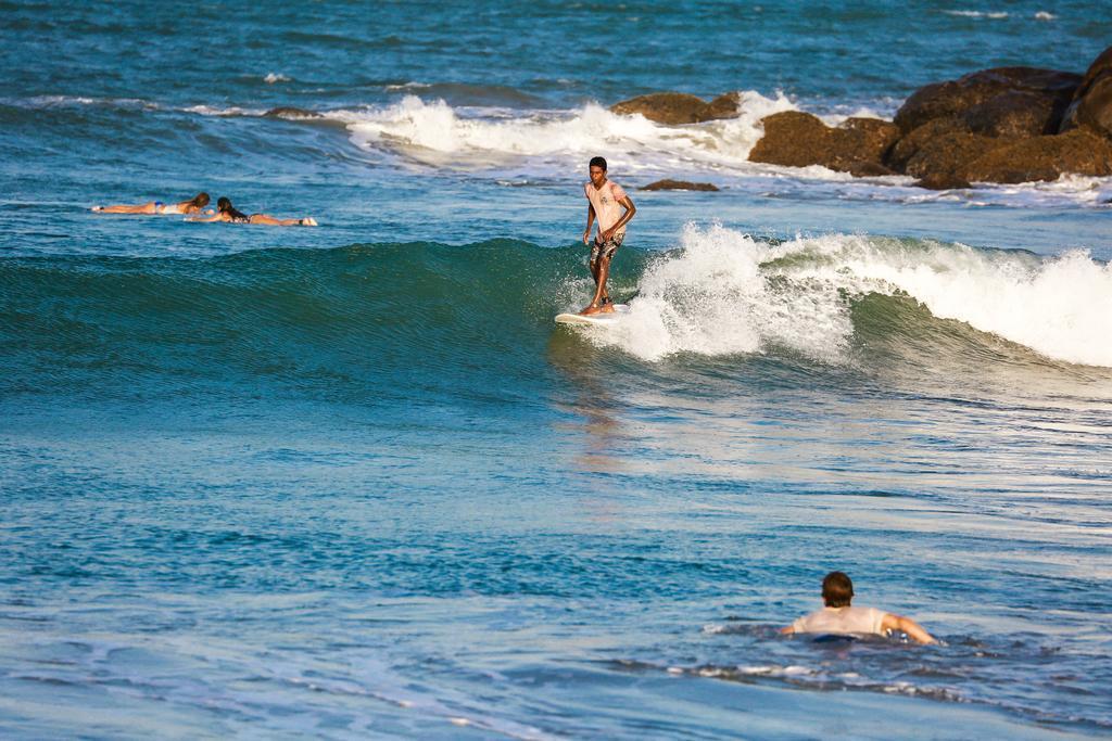 Sunset Surfing Beach Resort 마타라 외부 사진