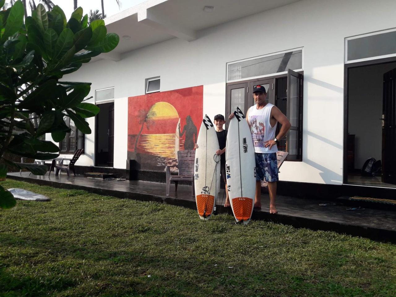Sunset Surfing Beach Resort 마타라 외부 사진